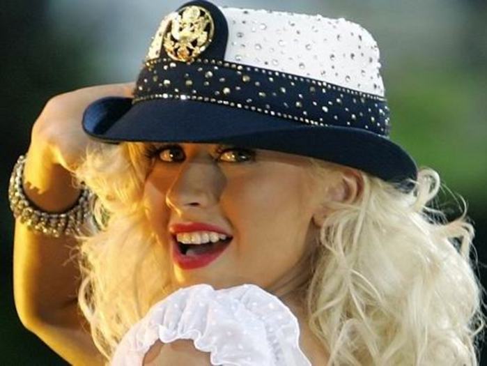 333137-christina-aguilera[1].jpg